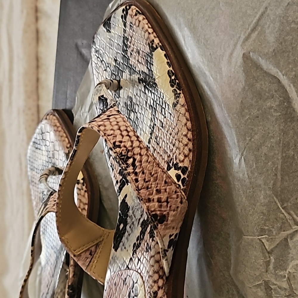 Sandals - Picture 7 of 7